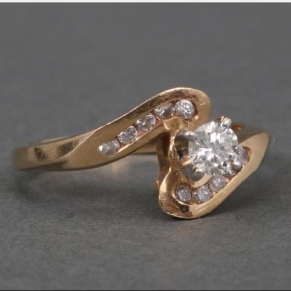 Jewelry - Ladies Yellow Gold Diamond Ring w/White Gold Prong